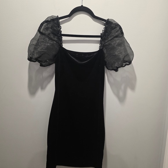 Mng Basics Dresses & Skirts - MNG Black Velvet Square Neck Puff Sleeve Mini Dress Size 4